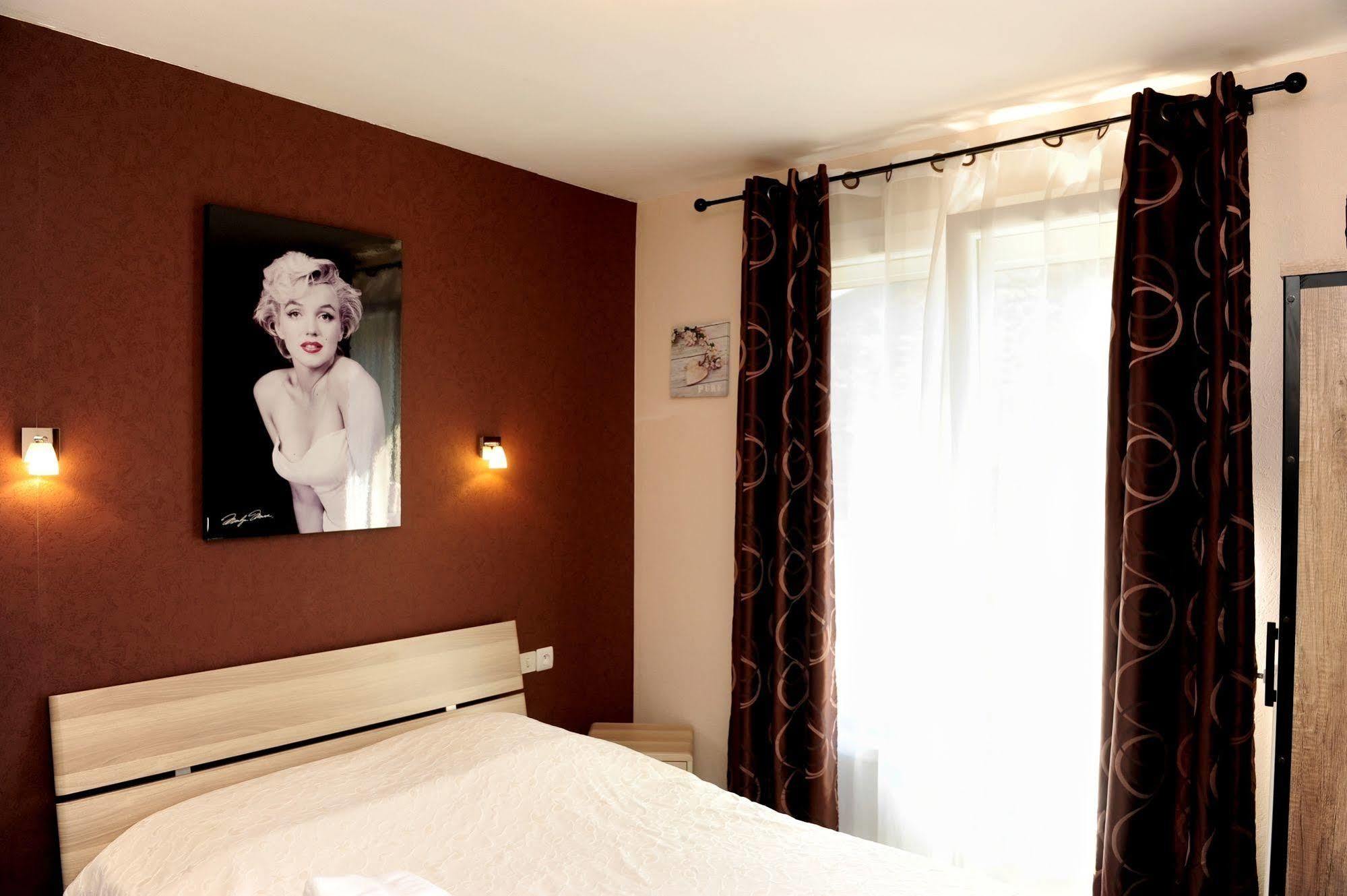 ホテル Logis Le Franco Belge Monthermé エクステリア 写真